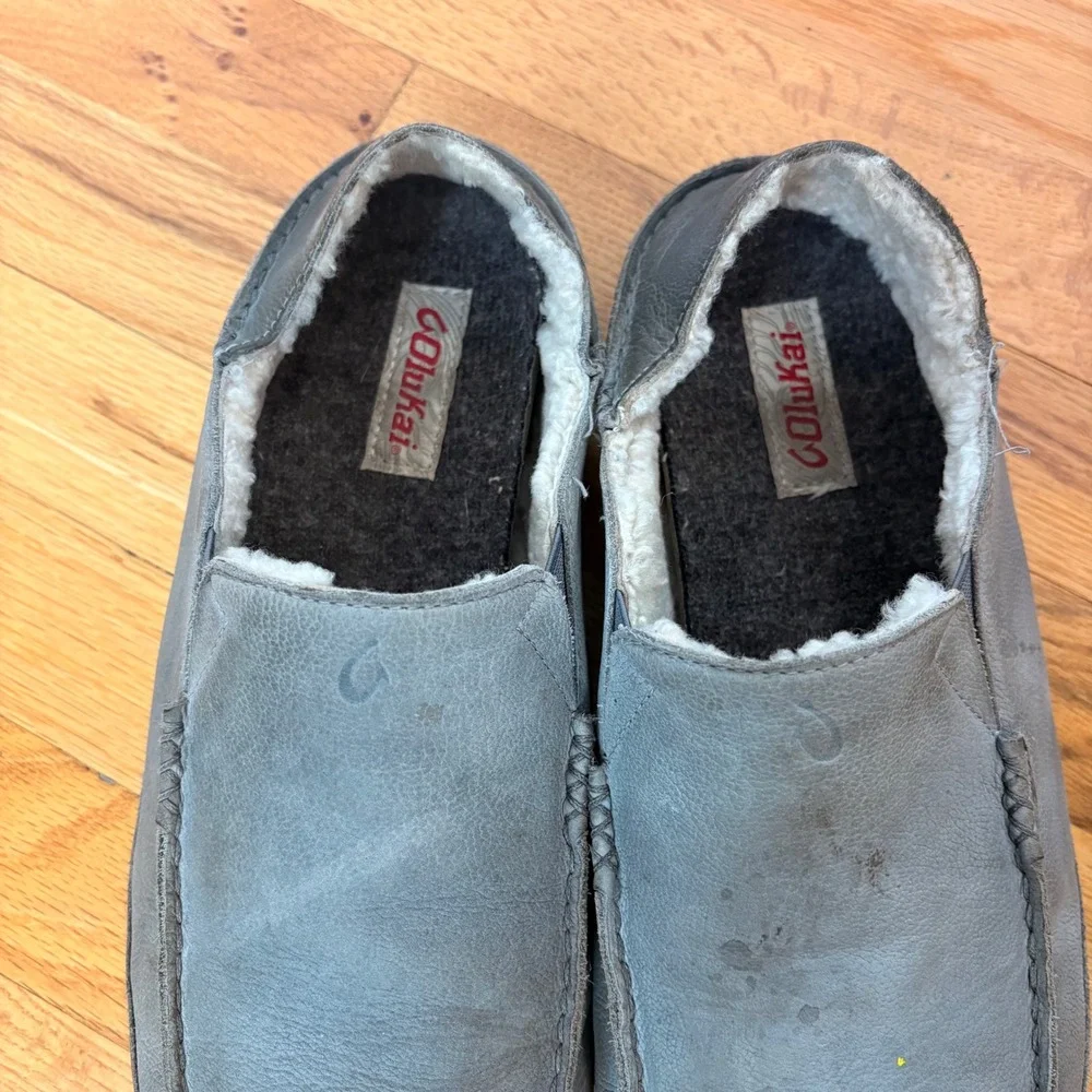 OluKai Kipuka Hulu Mens 12 Grey Leather Shearling Lined Slippers 10450-2626